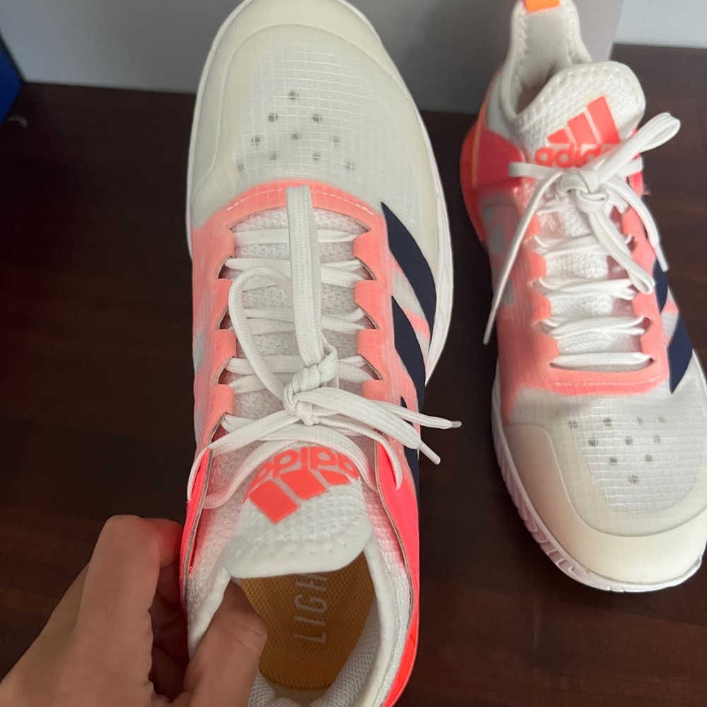 Women’s ADIDAS barricade tennis shoes - Picture 3 of 8